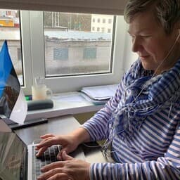 Thousands in Estonia and abroad tune in for live e-dictation contest