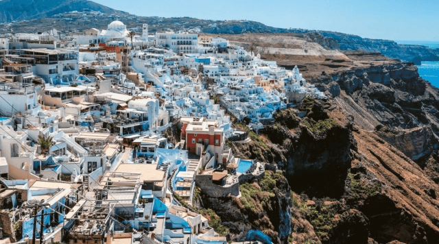 Santorini: One-year extension for the suspension of building permits for off-plan construction