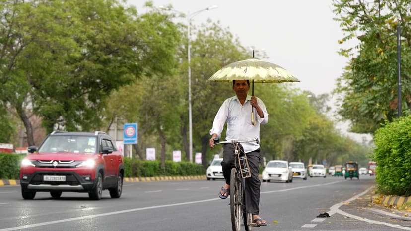 Delhi Experiences Light Rain and Above-Average Temperatures