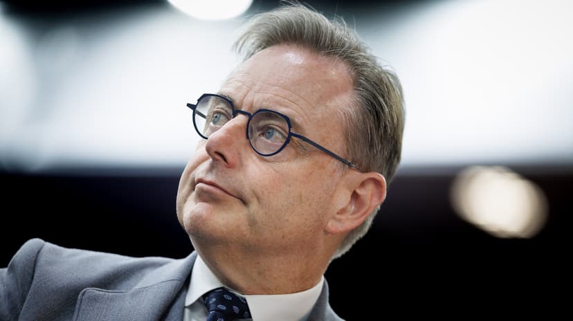 Belgian PM Calls for EU Mandate to Negotiate Peace with Russia on Ukraine