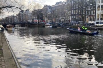 Local businesses rubbish Amsterdam Singel garbage boat plan