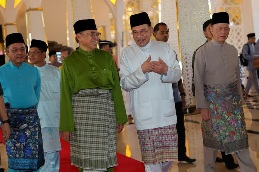 Anwar seeks Sarawak’s help to curb diesel smuggling at state borders