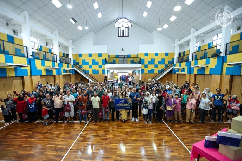 Ramadan goodwill: Sultan Ibrahim foundation distributes aid to Johoreans